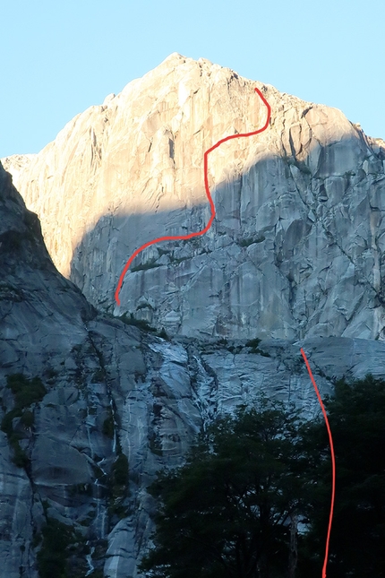 Valle Escondido, Chile, Cristobal Señoret Zobeck, Mike Sánchez - The route line of Gaucho Universal on Cerro Cascada in Valle Escondido, Chile, first ascended by Cristobal Señoret Zobeck and Mike Sánchez 03/2021