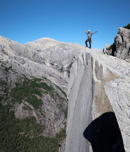 Two big news climbs in Chile's unexplored Valle Escondido by Mike Sánchez, Cristobal Señoret Zobeck