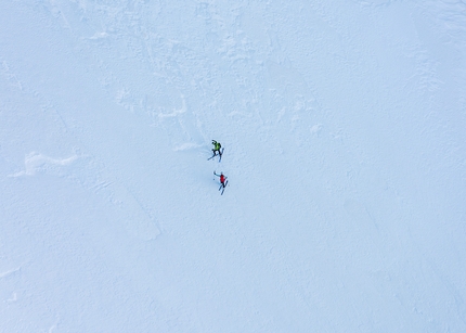 Adamello, Busazza, Presanella, Leonardo Gheza, Giulia Venturelli, alpinismo - Leonardo Gheza e Giulia Venturelli in salita durante il concatenamento delle le parete nord dell’Adamello, Cima della Busazza e Presanella