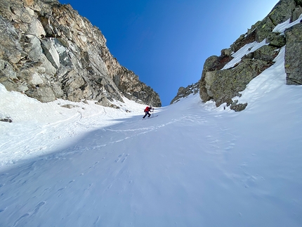 Adamello, Busazza, Presanella, Leonardo Gheza, Giulia Venturelli, alpinismo - Giulia Venturelli in salita verso il Passo San Giacomo