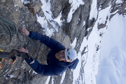 Mount Niblock, Canada, Brette Harrington, Dylan Cunningham - Brette Harrington e Dylan Cunningham aprendo Just a Nibble sulla parete NE di Mount Niblock in Canada il 17/04/2021