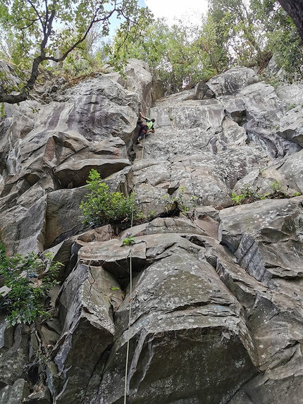 Falesia del Salice, Etna, Sicilia, Massimo Flaccavento  - Salvo Orfila su La vendetta, 6a+, Falesia del Salice, Sicilia