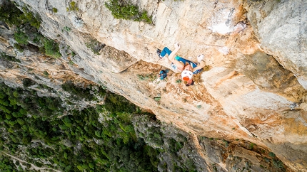 Sperlonga, Petzl Legend Tour Italia  - Federica Mingolla climbing Sacrilegio 8a, Il Tempio, Sperlonga