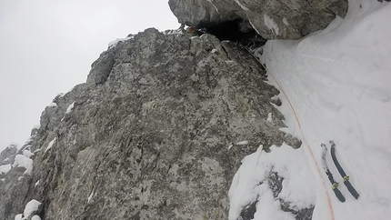 Corna Piatta, Monte Alben, Alpi Orobie, Marco Serafini, Emanuele Cavenati, Hamal Cantù - Drycula alla Corna Piatta: la grotta del settimo tiro