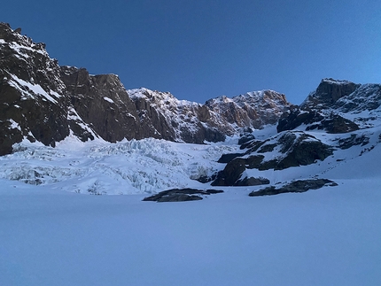 Mont Brouillard, Couloir del Quid Pluris, Denis Trento, Monte Bianco - Denis Trento il 24/04/2021, avvicinamento al Couloir del Quid Pluris sul Mont Brouillard (gruppo del Monte Bianco)