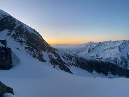 Mont Brouillard, Couloir del Quid Pluris, Denis Trento, Monte Bianco - Denis Trento il 24/04/2021, avvicinamento al Couloir del Quid Pluris sul Mont Brouillard (gruppo del Monte Bianco)