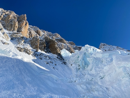 Mont Brouillard, Couloir del Quid Pluris, Denis Trento, Monte Bianco - Denis Trento il 24/04/2021, avvicinamento al Couloir del Quid Pluris sul Mont Brouillard (gruppo del Monte Bianco)