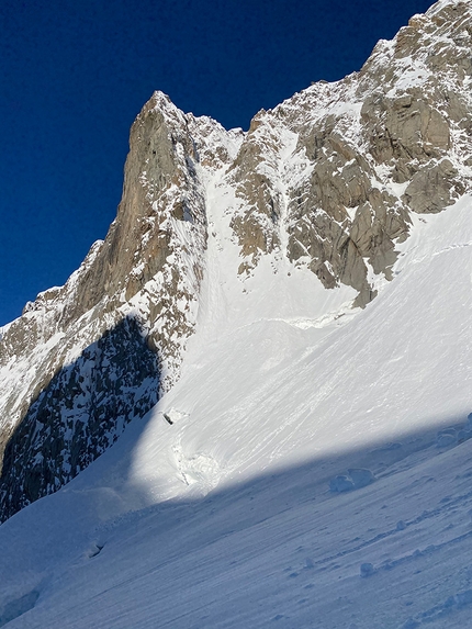 Mont Brouillard, Couloir del Quid Pluris, Denis Trento, Monte Bianco - Denis Trento il 24/04/2021, avvicinamento al Couloir del Quid Pluris sul Mont Brouillard (gruppo del Monte Bianco)