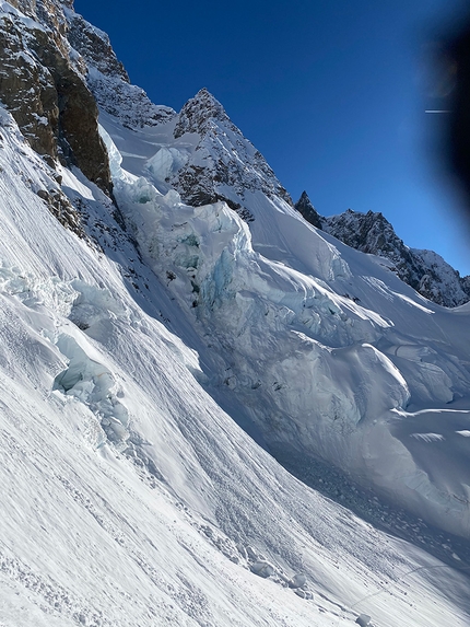 Mont Brouillard, Couloir del Quid Pluris, Denis Trento, Monte Bianco - Denis Trento il 24/04/2021, avvicinamento al Couloir del Quid Pluris sul Mont Brouillard (gruppo del Monte Bianco)