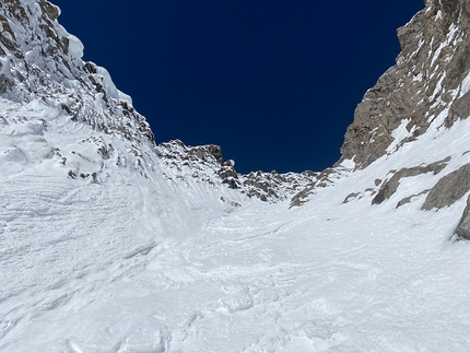 Mont Brouillard, Couloir del Quid Pluris, Denis Trento, Mont Blanc - Denis Trento on 24/04/2021 making the first ski descent of Couloir del Quid Pluris on Mont Brouillard (Mont Blanc massif)