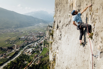 Monte Colodri, Arco, arrampicata, Opera Buffa, Alessandro Beber, Matteo Pavana - Matteo Pavana su Opera Buffa al Monte Colodri, Arco