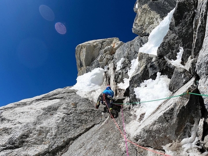 Mt. Huntington, Alaska, Ines Papert, Luka Lindič - Luka Lindič in apertura su Heart of Stone, Mt. Huntington, Alaska, insieme a Ines Papert