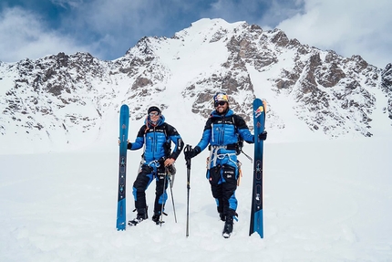 Andrzej Bargiel, Yawash Sar II, Karakorum, Pakistan - Andrzej Bargiel e Jędrek Baranowski il 30 aprile dopo la prima salita e discesa in sci di Yawash Sar II