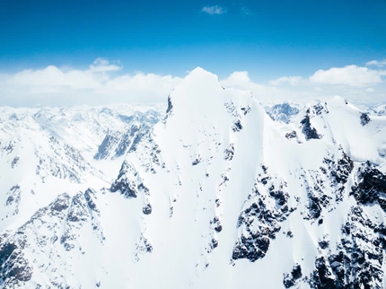 Andrzej Bargiel, Yawash Sar II, Karakorum, Pakistan - Yawash Sar II nel Karakorum, Pakistan, salita per la prima volta il 30 aprile 2021 da Andrzej Bargiel. Il polacco ha poi sciato l'evidente parete ovest