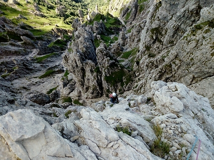 Grignetta, Grigna, Torrione Palma, Il buio oltre la siepe, Jorge Leonel Palacios, Saverio De Toffol - Il buio oltre la siepe (Torrione Palma, Grignetta): arrivo in sosta del quinto ed ultimo tiro