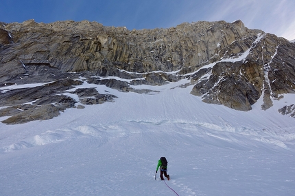 Mount Huntington, Alaska, Heart of Stone, Luka Lindič, Ines Papert - Making the first ascent of Heart of Stone on the West Face of Mount Huntington in Alaska (Luka Lindič, Ines Papert 26-27/04/2021)