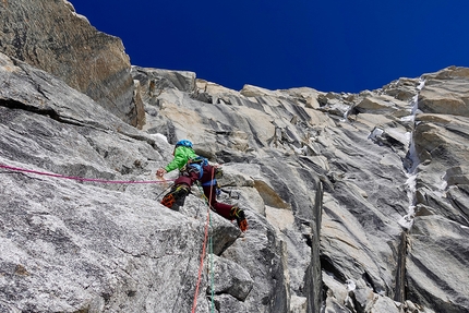 Mount Huntington, Alaska, Heart of Stone, Luka Lindič, Ines Papert - Making the first ascent of Heart of Stone on the West Face of Mount Huntington in Alaska (Luka Lindič, Ines Papert 26-27/04/2021)