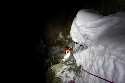 Mount Huntington, Alaska, Heart of Stone, Luka Lindič, Ines Papert - Making the first ascent of Heart of Stone on the West Face of Mount Huntington in Alaska (Luka Lindič, Ines Papert 26-27/04/2021)