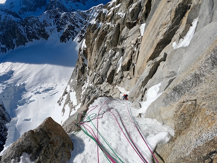 Mount Huntington, Alaska, Heart of Stone, Luka Lindič, Ines Papert - Making the first ascent of Heart of Stone on the West Face of Mount Huntington in Alaska (Luka Lindič, Ines Papert 26-27/04/2021)