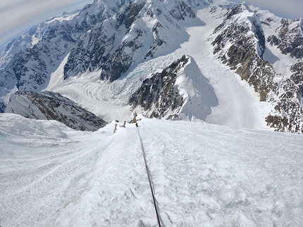 Mount Huntington, Alaska, Heart of Stone, Luka Lindič, Ines Papert - Making the first ascent of Heart of Stone on the West Face of Mount Huntington in Alaska (Luka Lindič, Ines Papert 26-27/04/2021)