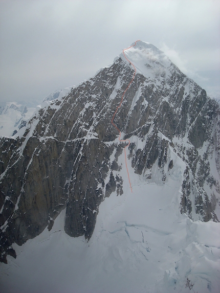 Monte Huntington, Alaska, Heart of Stone, Luka Lindič, Ines Papert - Heart of Stone sulla parete ovest di Monte Huntington, Alaska (Luka Lindič, Ines Papert 26-27/04/2021)
