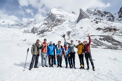 Laila Peak, Andrzej Bargiel, Jędrek Baranowski - Andrzej Bargiel, Jędrek Baranowski e tutta la spedizione dopo la salita del Laila Peak il 10/05/2021