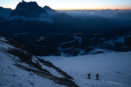 Civetta, Pelmo, Antelao, Tofana di Rozes, Dolomiti, Matteo Furlan, Giovanni Zaccaria. - Alba alla base del Civetta. Sullo sfondo Pelmo e Antelao