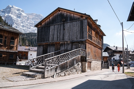 Civetta, Pelmo, Antelao, Tofana di Rozes, Dolomiti, Matteo Furlan, Giovanni Zaccaria. - Matteo Furlan e Giovanni Zaccaria a piedi in Val Zoldana, Civetta dietro e Pelmo davanti