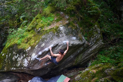 Niccolò Ceria, Zillertal, Austria - Niccolò Ceria bouldering in the Zillertal climbing Tramuschiff