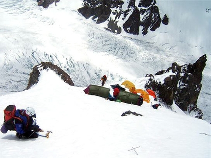 Dal K2: Meroi, Benet, Cedolin e Alloi all'inizio della salita