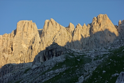 Dolomiti di Brenta, Via Dalì, Cima Ceda, Alessandro Beber, Marco Maganzini - Alba in Val d'Ambiez (Dolomiti di Brenta) prima dell'apertura di Via Dalì alla Cima Ceda