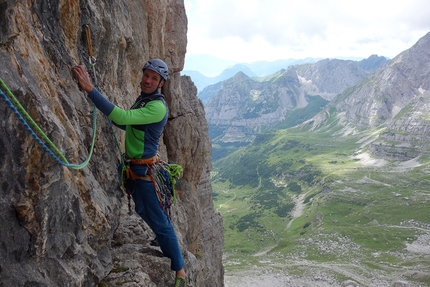 Dolomiti di Brenta, Via Dalì, Cima Ceda, Alessandro Beber, Marco Maganzini - Marco Maganzini durante l'apertura della Via Dalì alla Cima Ceda (Dolomiti di Brenta)