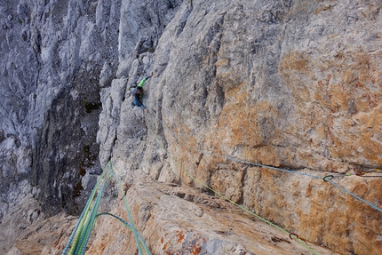 Dolomiti di Brenta, Via Dalì, Cima Ceda, Alessandro Beber, Marco Maganzini - Marco Maganzini sul terzo tiro della Via Dalì alla Cima Ceda (Dolomiti di Brenta)