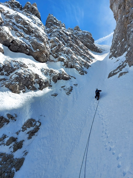 Cima Brenta Alta, Dolomiti di Brenta, Gola Nord-Est, Francesco Salvaterra, Piero Onorati, Manuela Farina - Gola Nord-Est alla Cima Brenta Alta: Francesco Salvaterra sull'ultimo tiro