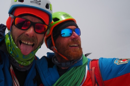 Kangchung Shar, Nepal, Jaroslav Bánský, Zdeněk Hák - Zdeněk Hák and Jaroslav Bánský on the summit of Kangchung Shar in Nepal