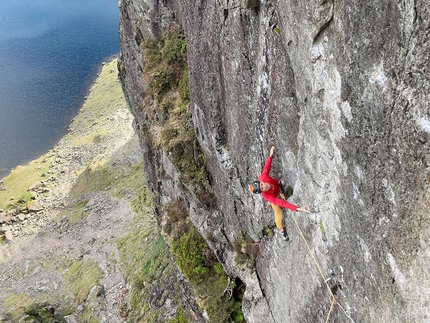 Steve McClure sale in stile flash Impact Day, una difficile via trad a Pavey Ark