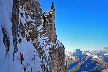 Alchimia, Cima de Gasperi, Civetta, Dolomiti, Emanuele Andreozzi, Santiago Padrós - Emanuele Andreozzi e l'ambiente mozzafiato della via Alchimia alla Cima de Gasperi in Civetta (Dolomiti)