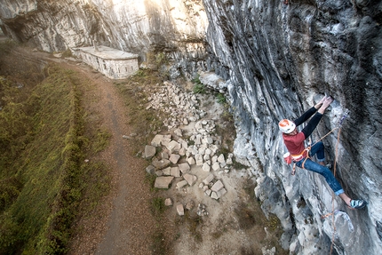 Alessandro Larcher greenpoint su Bombo Balla, 8b+ in stile trad al Bus de Vela