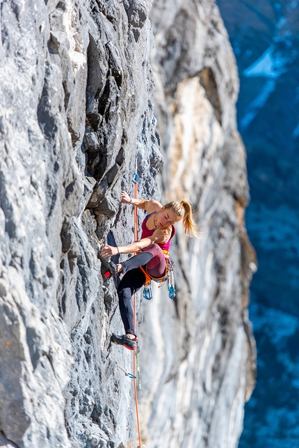 Val Sapin, Courmayeur, Valle d’Aosta - Federica Mingolla in arrampicata in Val Sapin sopra Courmayeur, Valle d’Aosta