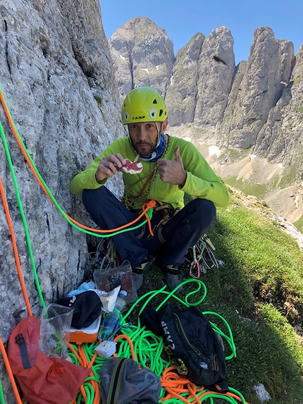 Vallaccia, Piramide Armani, Dolomiti, Diego Mabboni, Esiste un’altra vita, Andrea Cazzanelli, Diego Mabboni, Fabio Poli - Esiste un’altra vita alla Piramide Armani in Vallaccia, Dolomiti (Andrea Cazzanelli, Diego Mabboni, Fabio Poli 2019-2020)