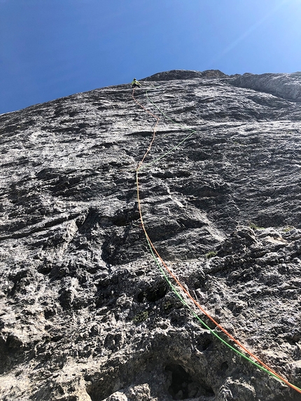 Esiste un’altra vita alla Piramide Armani in Vallaccia, Dolomiti. Di Diego Mabboni