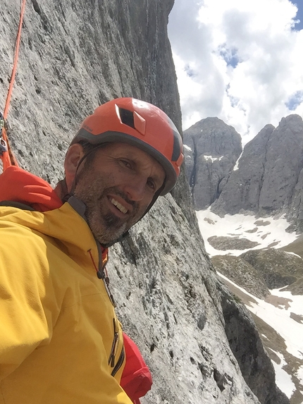 Vallaccia, Piramide Armani, Dolomiti, Diego Mabboni, Esiste un’altra vita, Andrea Cazzanelli, Diego Mabboni, Fabio Poli - Esiste un’altra vita alla Piramide Armani in Vallaccia, Dolomiti (Andrea Cazzanelli, Diego Mabboni, Fabio Poli 2019-2020)