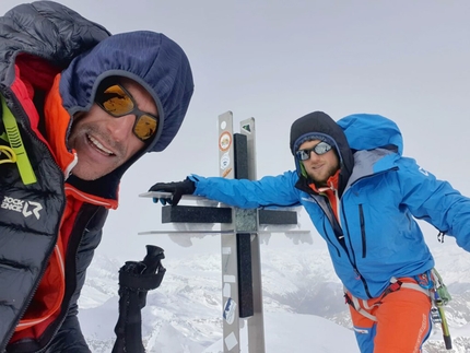 Altavia 4000, Nicola Castagna, Gabriel Perenzoni, 82 x 4000 delle Alpi - Strahlhorn vetta: Nicola Castagna e Gabriel Perenzoni 