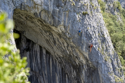 Eneko & Iker Pou free Jon on La Leze arch in Spain