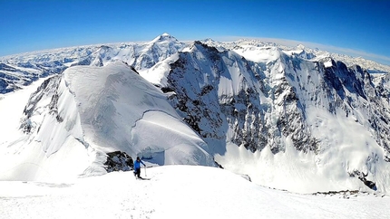 Altavia 4000, Nicola Castagna, Gabriel Perenzoni, 82 x 4000 delle Alpi - Fiescherhorn e Finsteraarhorn, la scalata in cresta: Nicola Castagna e Gabriel Perenzoni 