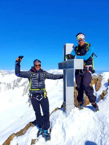 Altavia 4000, Nicola Castagna, Gabriel Perenzoni, 82 x 4000m of the Alps - Nicola Castagna and Gabriel Perenzoni on the summit of Finsteraarhorn