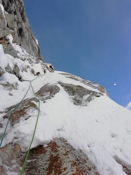 Tra cuore e pensiero, Cima Busazza, Adamello Presanella, Martin Giovanazzi, Davide Miori - Martin Giovanazzi e Davide Miori durante l'apertura di Tra cuore e pensiero alla Cima Busazza (Adamello - Presanella) il 29/05/2021