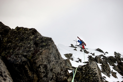 Tra cuore e pensiero, Cima Busazza, Adamello Presanella, Martin Giovanazzi, Davide Miori - Martin Giovanazzi e Davide Miori durante l'apertura di Tra cuore e pensiero alla Cima Busazza (Adamello - Presanella) il 29/05/2021