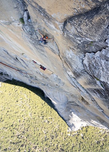 Bronwyn Hodgins, Golden Gate, El Capitan, Yosemite - Bronwyn Hodgins climbing Golden Gate on El Capitan in Yosemite