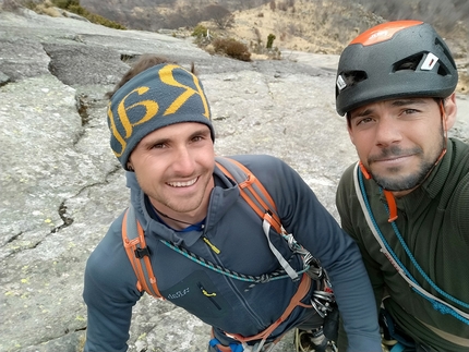 Orizzonte Perduto, Val Bodengo, La Gobba dell’Elefante, Emanuele Capelli, Simone Manzi - Simone Manzi e Emanuele Capelli durante l'apertura di La Gobba dell’Elefante all'Orizzonte Perduto in Val Bodengo il 22/04/2021